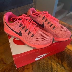 Nike sneakers size 7